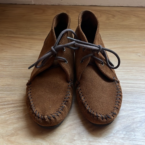 Minnetonka Chukka Wedge Boot Size: 5.5, Color Brown - Picture 2 of 5